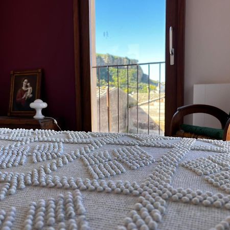 Palazzo Triolo - Dimora Di Charme Bed and Breakfast Corleone Eksteriør billede