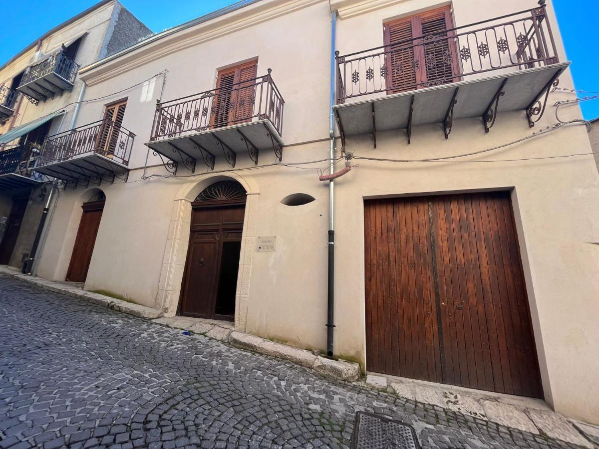 Palazzo Triolo - Dimora Di Charme Bed and Breakfast Corleone Eksteriør billede