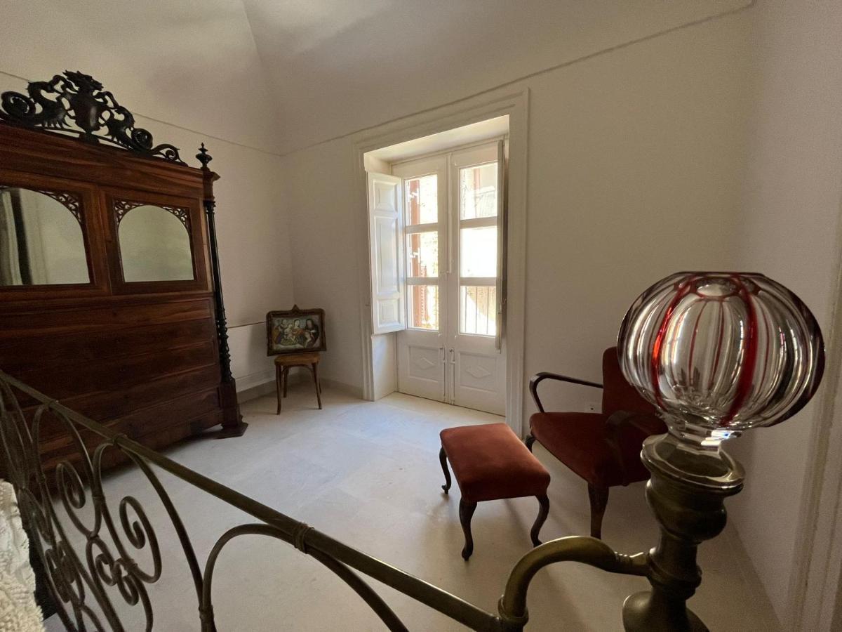 Palazzo Triolo - Dimora Di Charme Bed and Breakfast Corleone Eksteriør billede