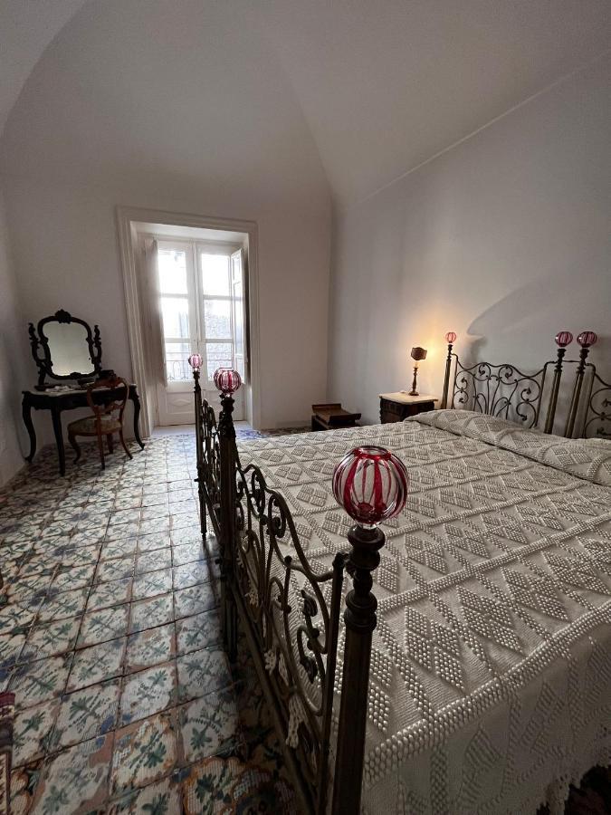 Palazzo Triolo - Dimora Di Charme Bed and Breakfast Corleone Eksteriør billede